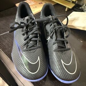 Nike boys Black and Blue Soccer cleats